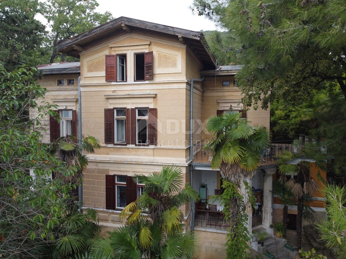 OPATIJA - appartamento al piano terra della villa SECONDA FILA AL MARE!!- 3 camere da letto + bagno + cisterna nel seminterrato - totale 190m2