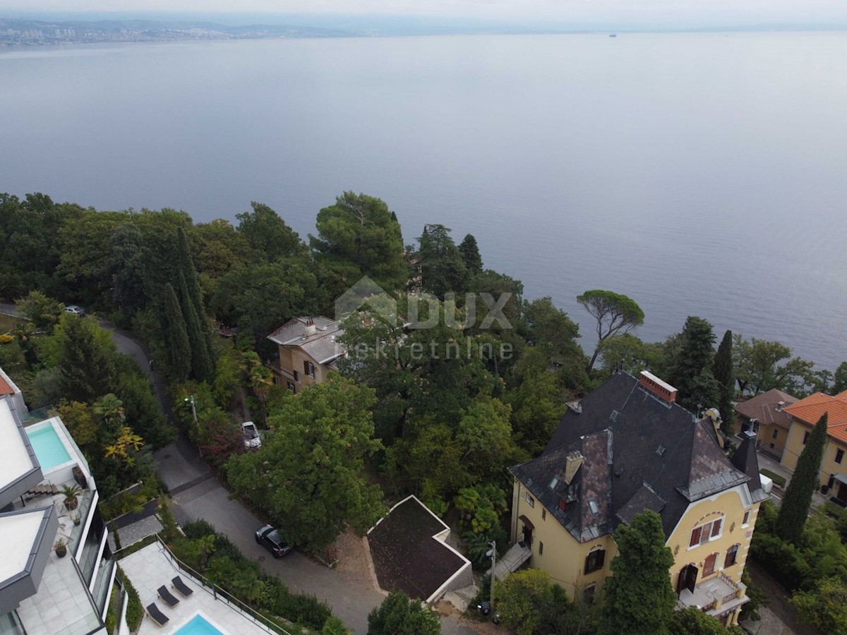 OPATIJA - appartamento al piano terra della villa SECONDA FILA AL MARE!!- 3 camere da letto + bagno + cisterna nel seminterrato - totale 190m2