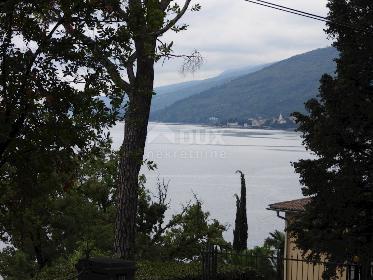 OPATIJA - appartamento al piano terra della villa SECONDA FILA AL MARE!!- 3 camere da letto + bagno + cisterna nel seminterrato - totale 190m2