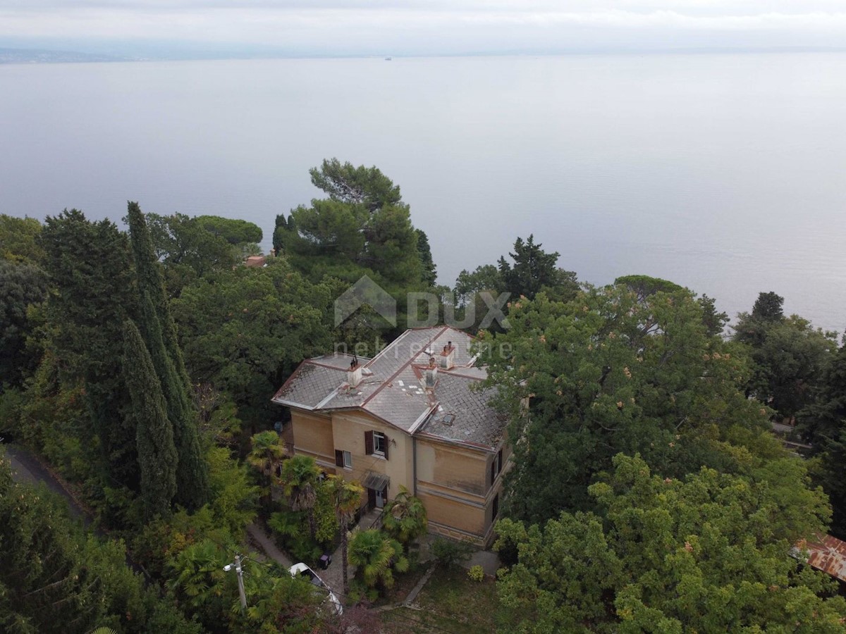 OPATIJA - appartamento al piano terra della villa SECONDA FILA AL MARE!!- 3 camere da letto + bagno + cisterna nel seminterrato - totale 190m2