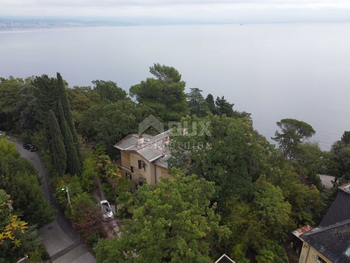 OPATIJA - appartamento al piano terra della villa SECONDA FILA AL MARE!!- 3 camere da letto + bagno + cisterna nel seminterrato - totale 190m2