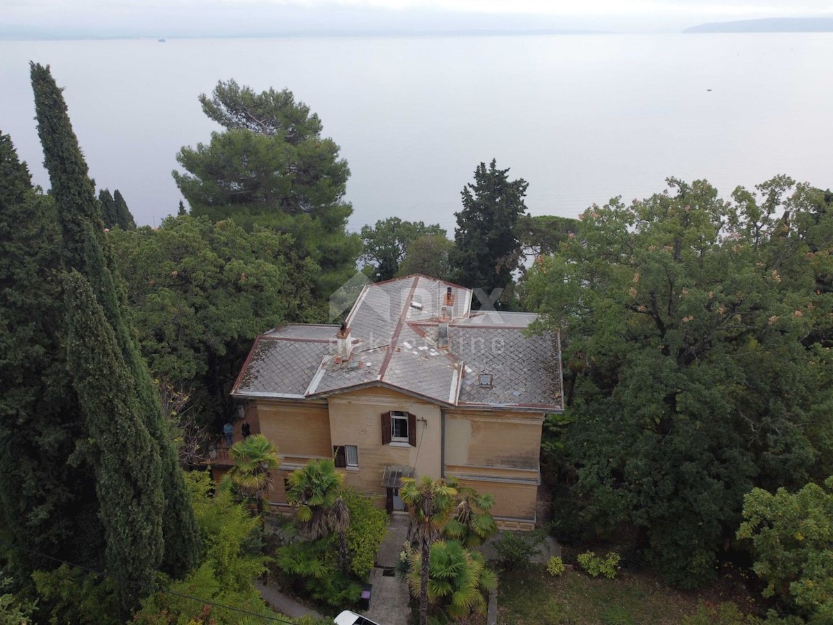 OPATIJA - appartamento al piano terra della villa SECONDA FILA AL MARE!!- 3 camere da letto + bagno + cisterna nel seminterrato - totale 190m2