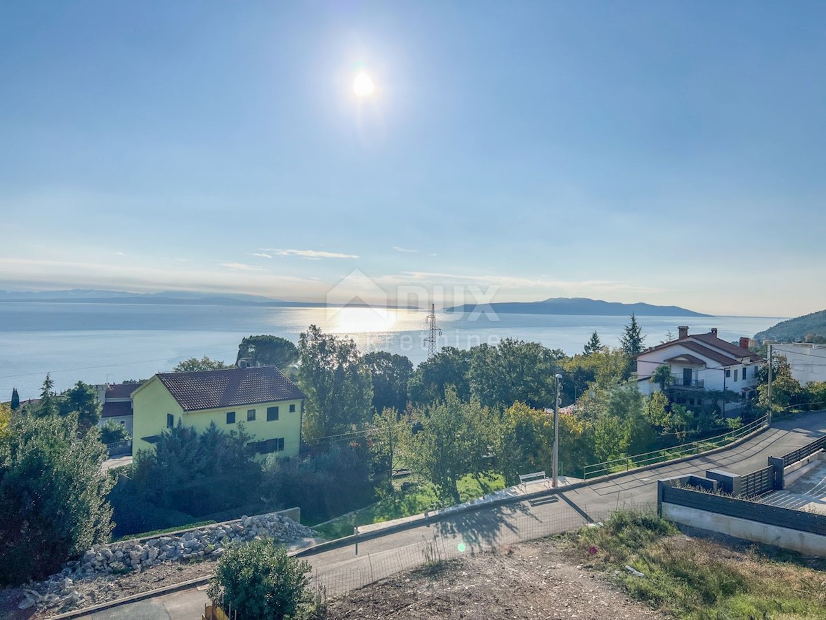 OPATIJA, IČIĆI - piano terra - appartamento più grande con giardino in un nuovo edificio con vista sul mare, POSIZIONE!