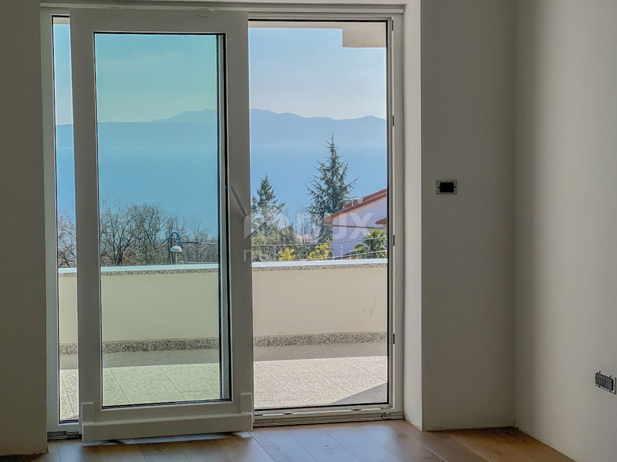 OPATIJA, IČIĆI - piano terra - appartamento più grande con giardino in un nuovo edificio con vista sul mare, POSIZIONE!