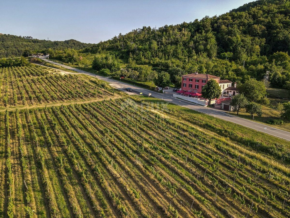 ISTRIA, MOTOVUN - Locale commerciale in una posizione unica e con un'offerta unica in Istria