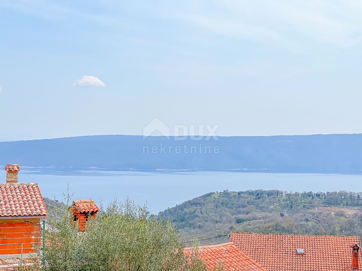 OPATIJA, BRSEČ - terreno edificabile di 1100m2 con vista diretta sul mare in una posizione tranquilla