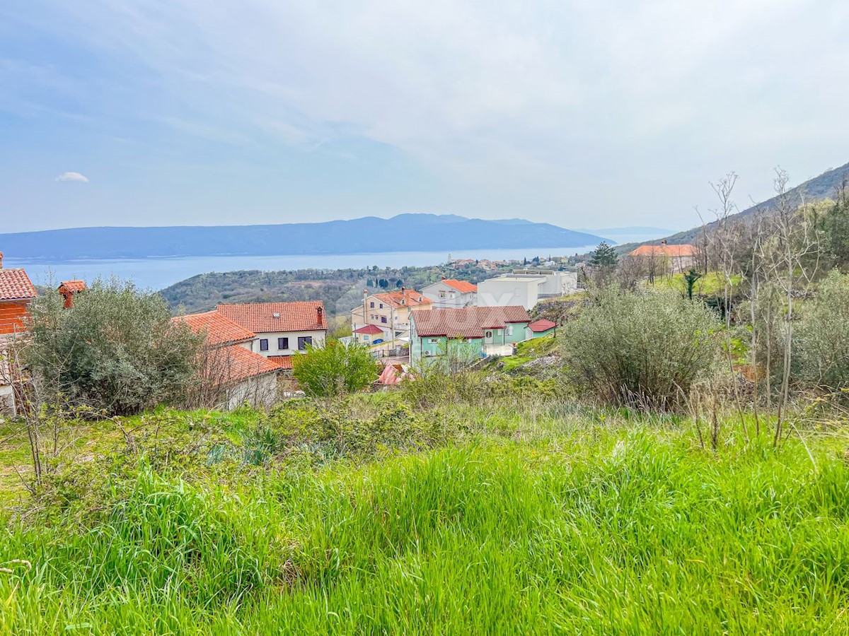 OPATIJA, BRSEČ - terreno edificabile di 1100m2 con vista diretta sul mare in una posizione tranquilla