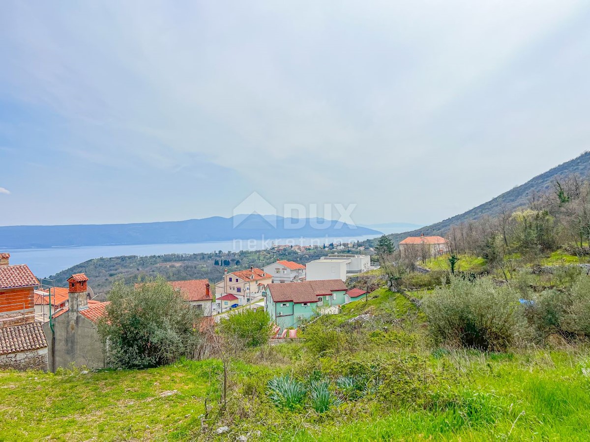 OPATIJA, BRSEČ - terreno edificabile di 1100m2 con vista diretta sul mare in una posizione tranquilla