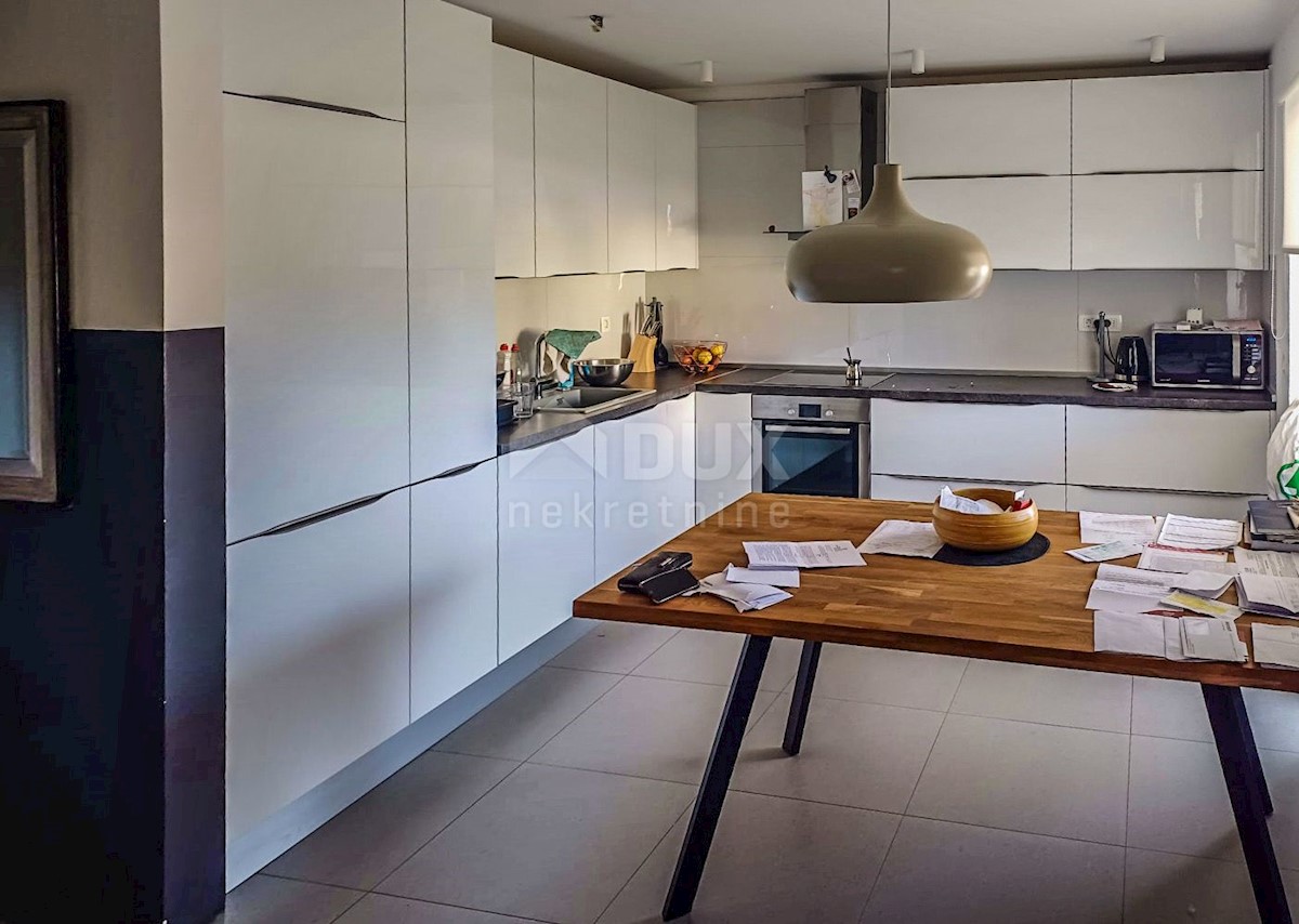 KRK, NJIVICE - Appartamento al piano terra di una casa familiare con giardino