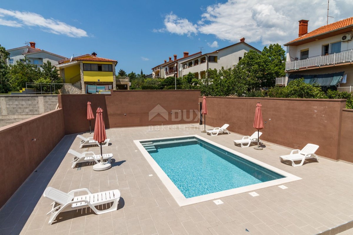 ISTRIA, PULA - Palazzina con piscina e giardino paesaggistico