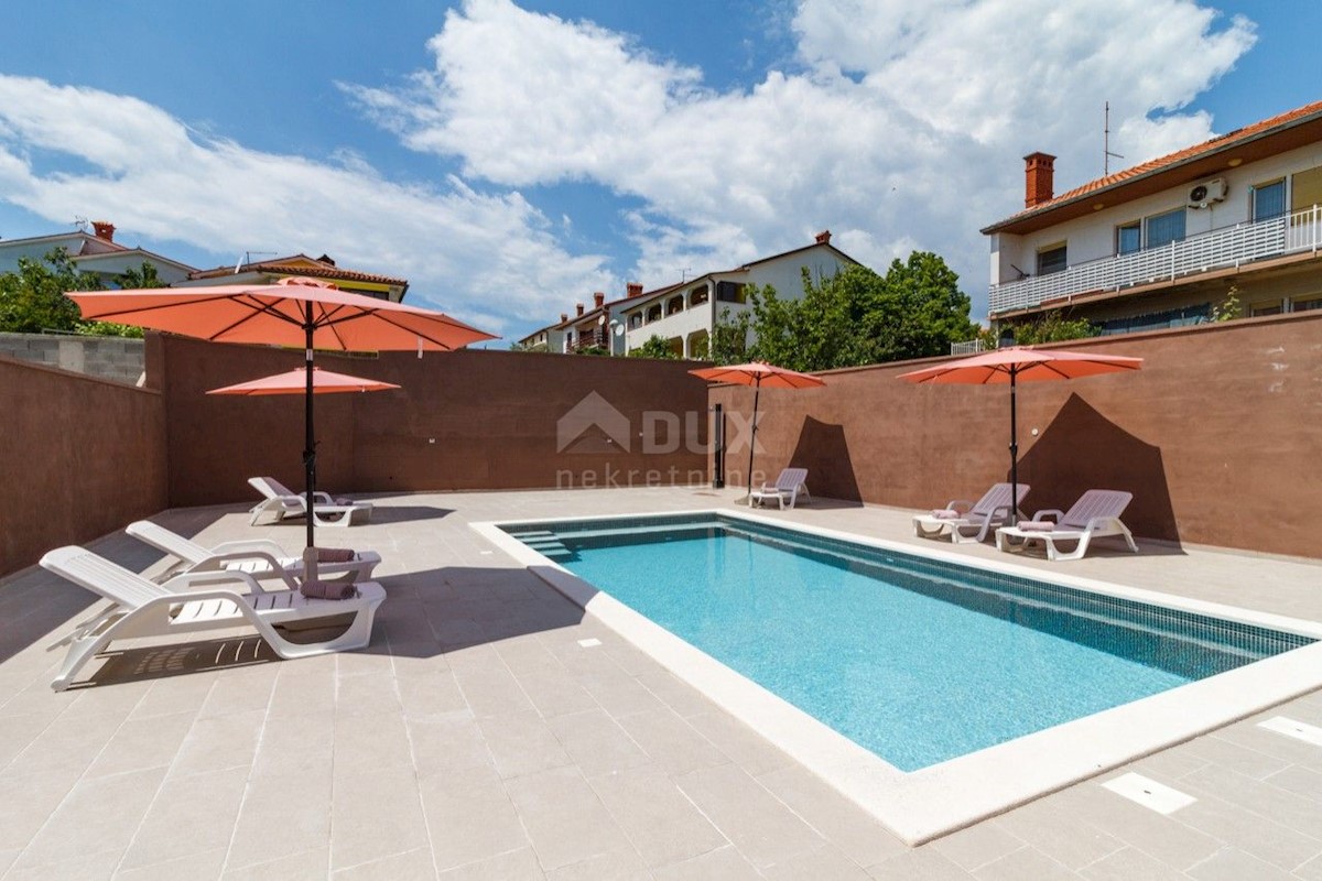 ISTRIA, PULA - Palazzina con piscina e giardino paesaggistico