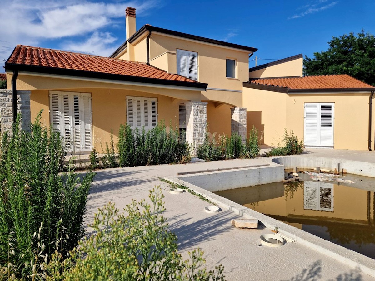 ISTRIA, BUJE - Casa con piscina