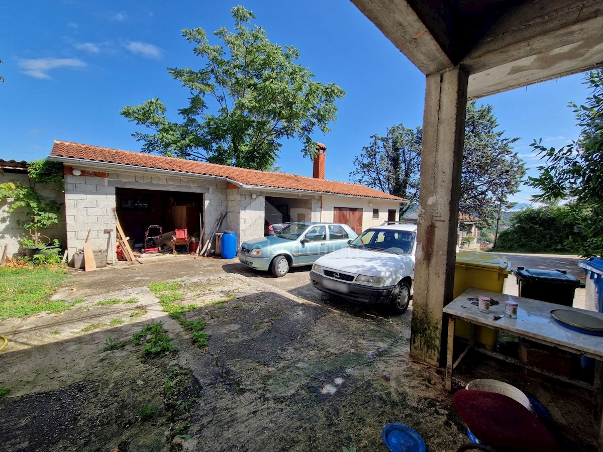 ISTRIA, PAZIN - Casa bifamiliare con due unità abitative, PREZZO RIDOTTO