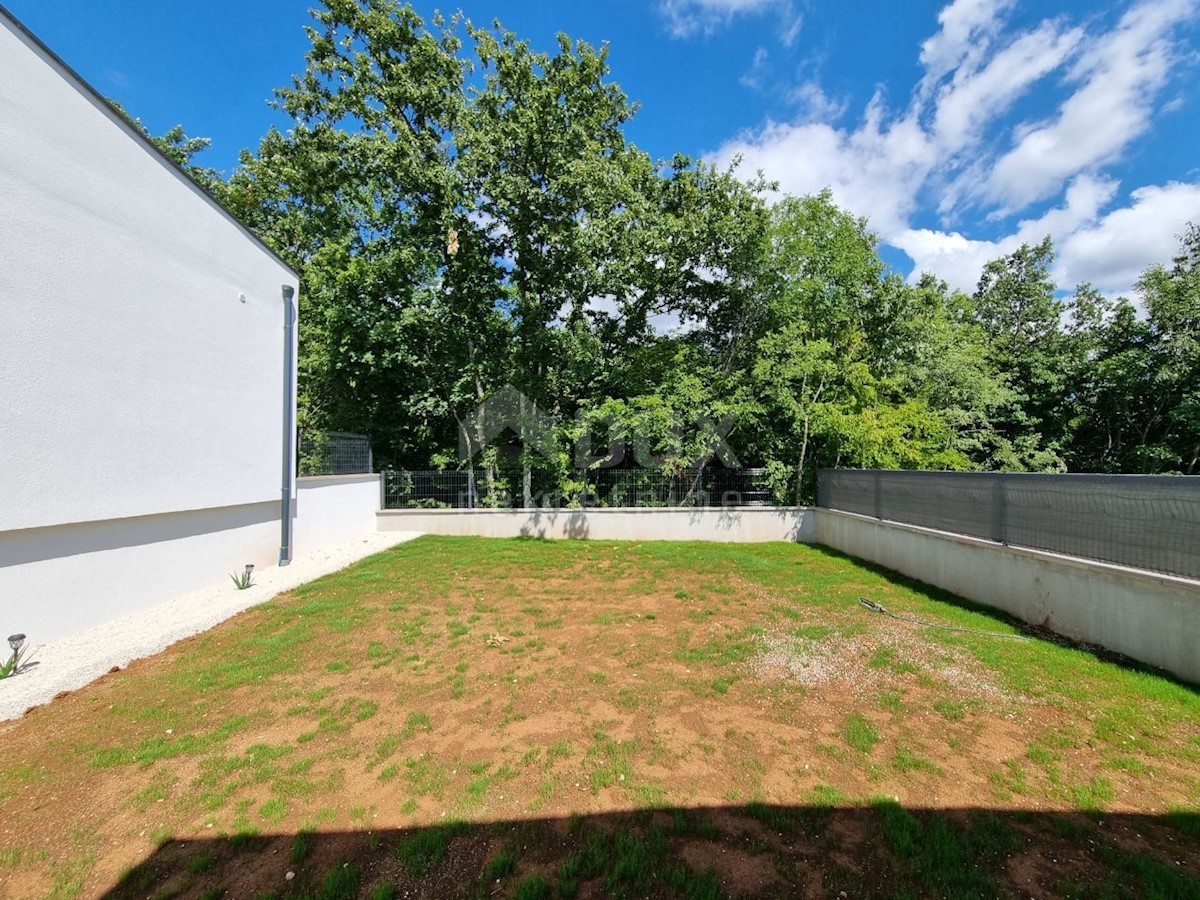 ISTRIA, SVETVINČENAT - Moderna casa a un piano con piscina, immersa nella natura