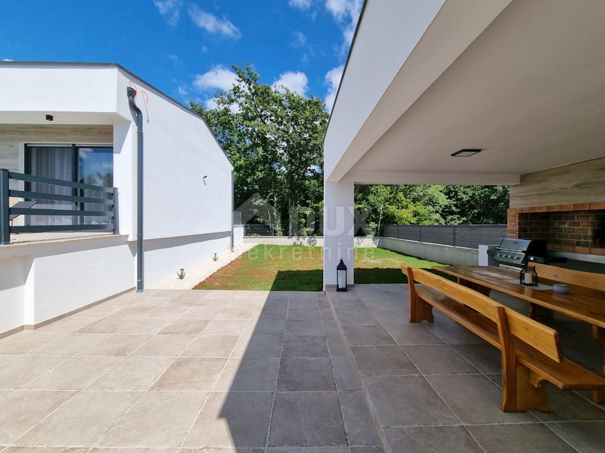 ISTRIA, SVETVINČENAT - Moderna casa a un piano con piscina, immersa nella natura