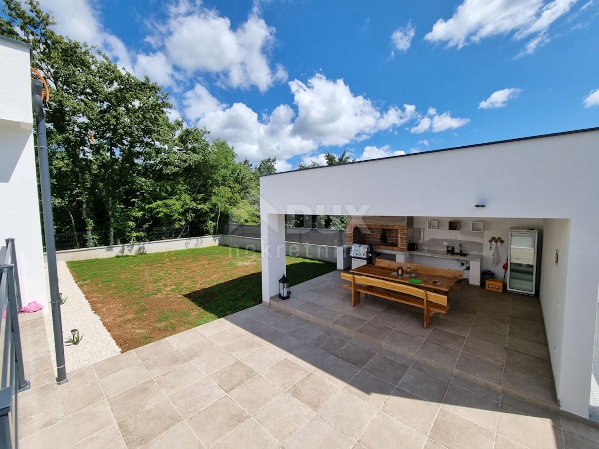 ISTRIA, SVETVINČENAT - Moderna casa a un piano con piscina, immersa nella natura