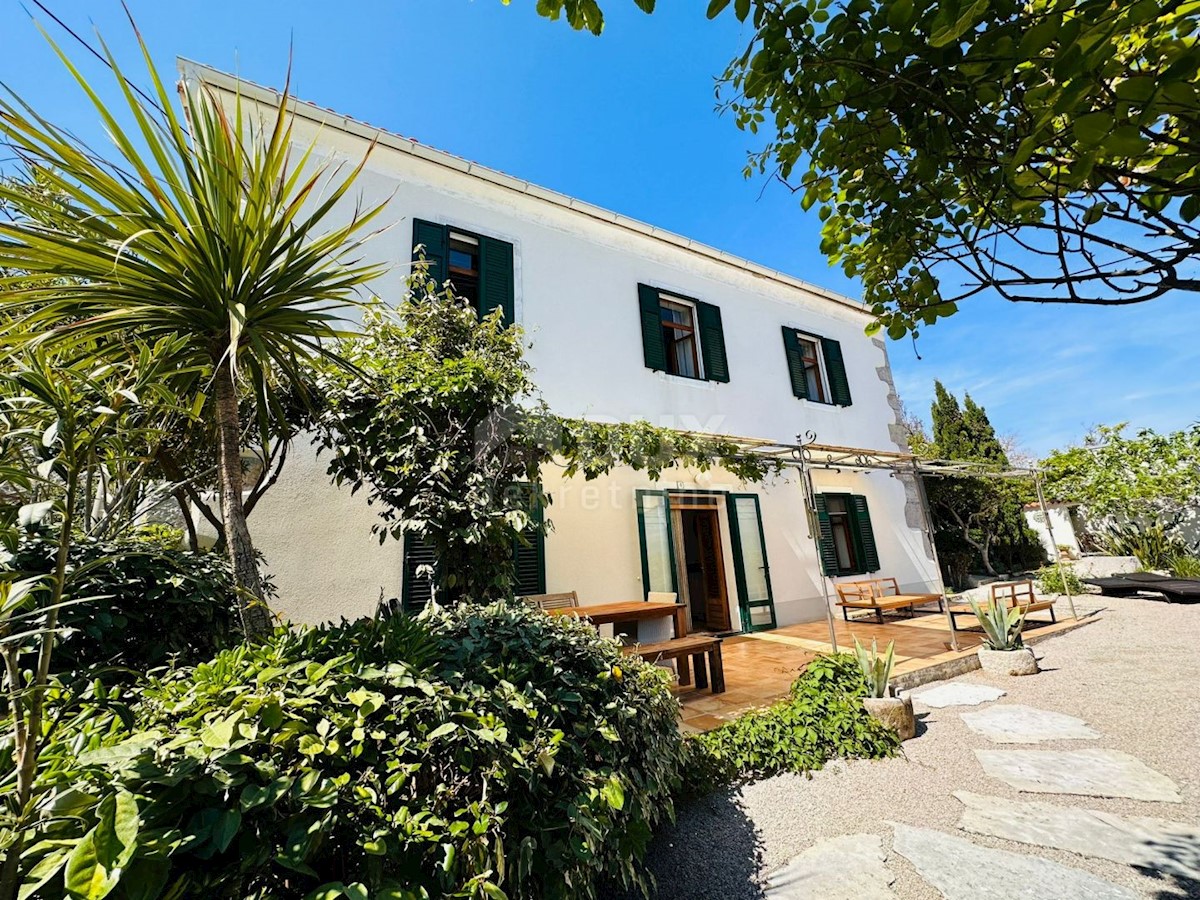 ISOLA DI KRK, ŠILO - Villa in pietra a 30 metri dal mare