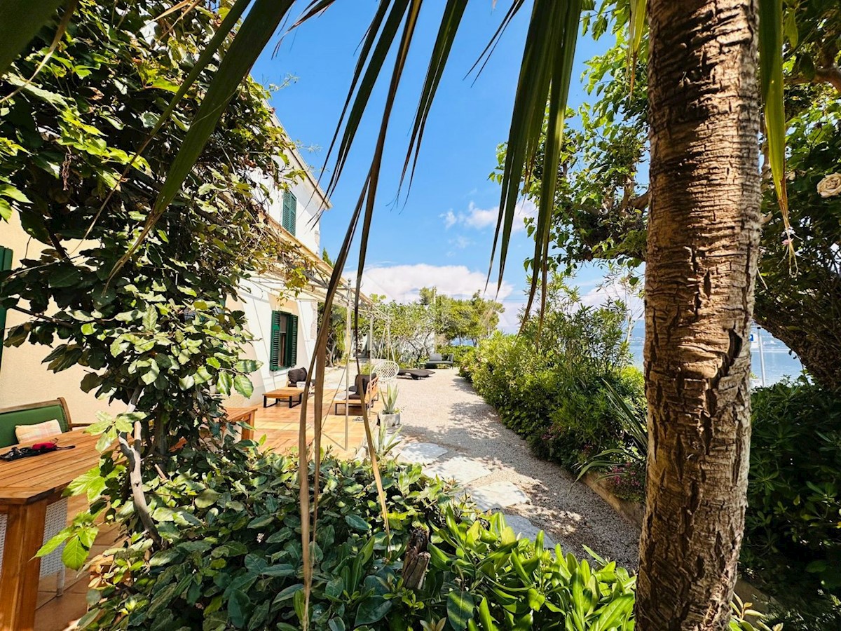 ISOLA DI KRK, ŠILO - Villa in pietra a 30 metri dal mare