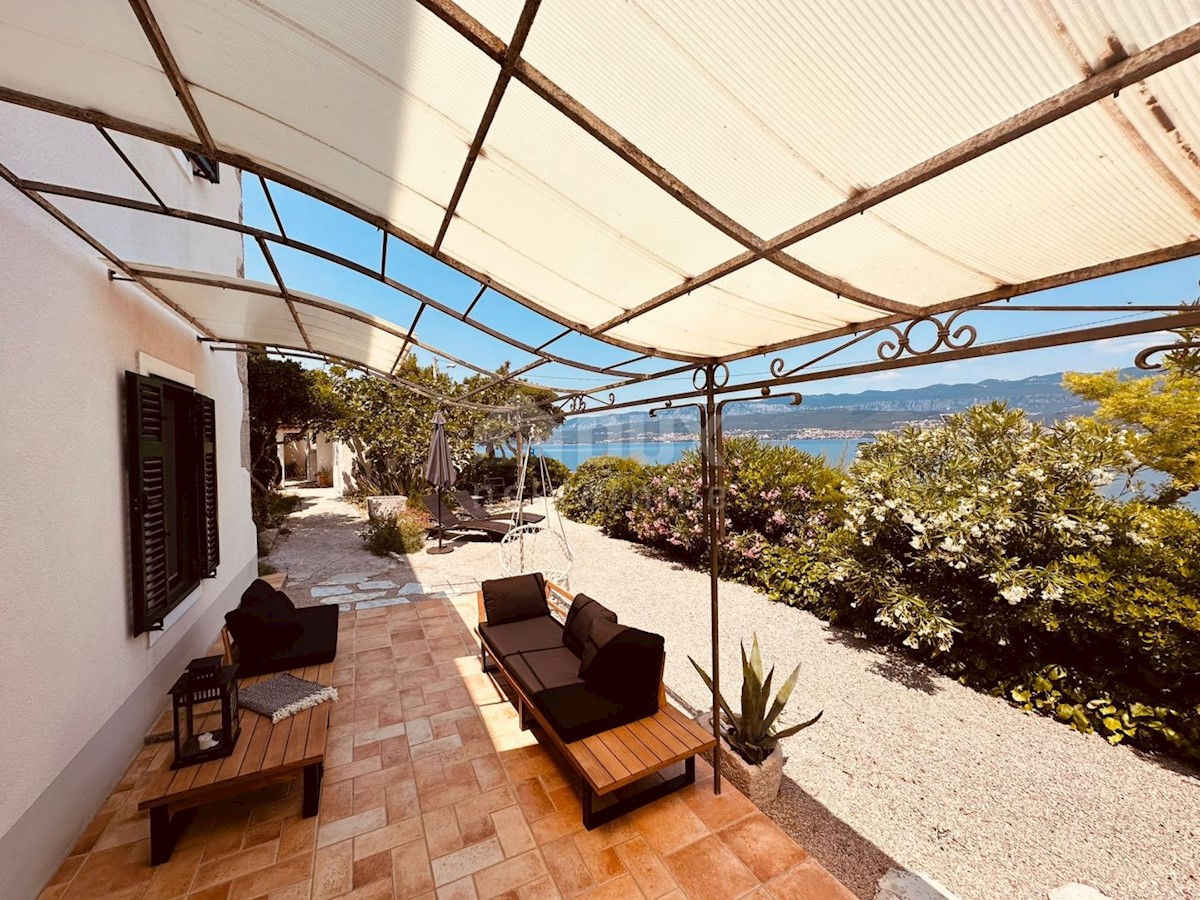 ISOLA DI KRK, ŠILO - Villa in pietra a 30 metri dal mare