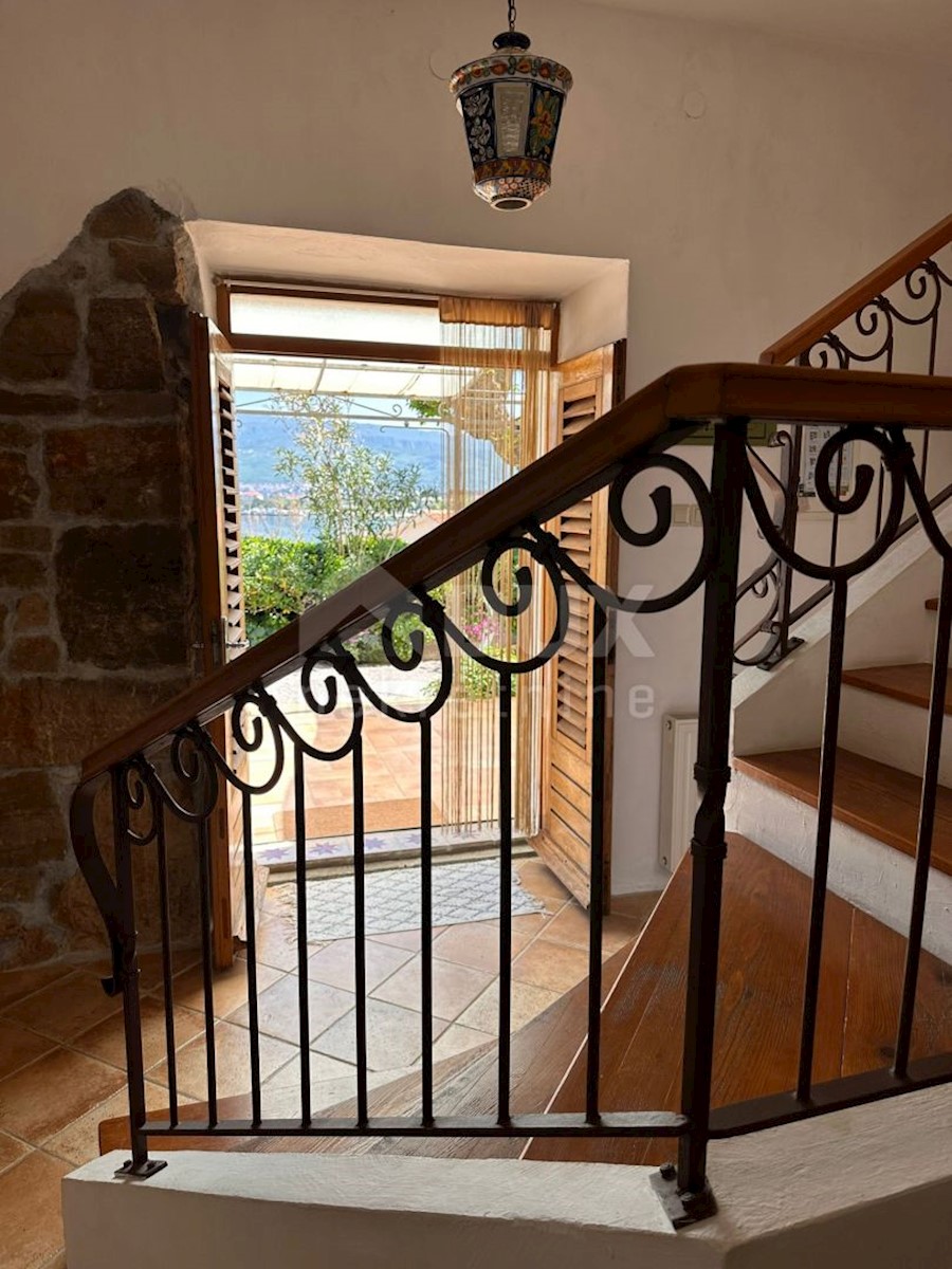 ISOLA DI KRK, ŠILO - Villa in pietra a 30 metri dal mare