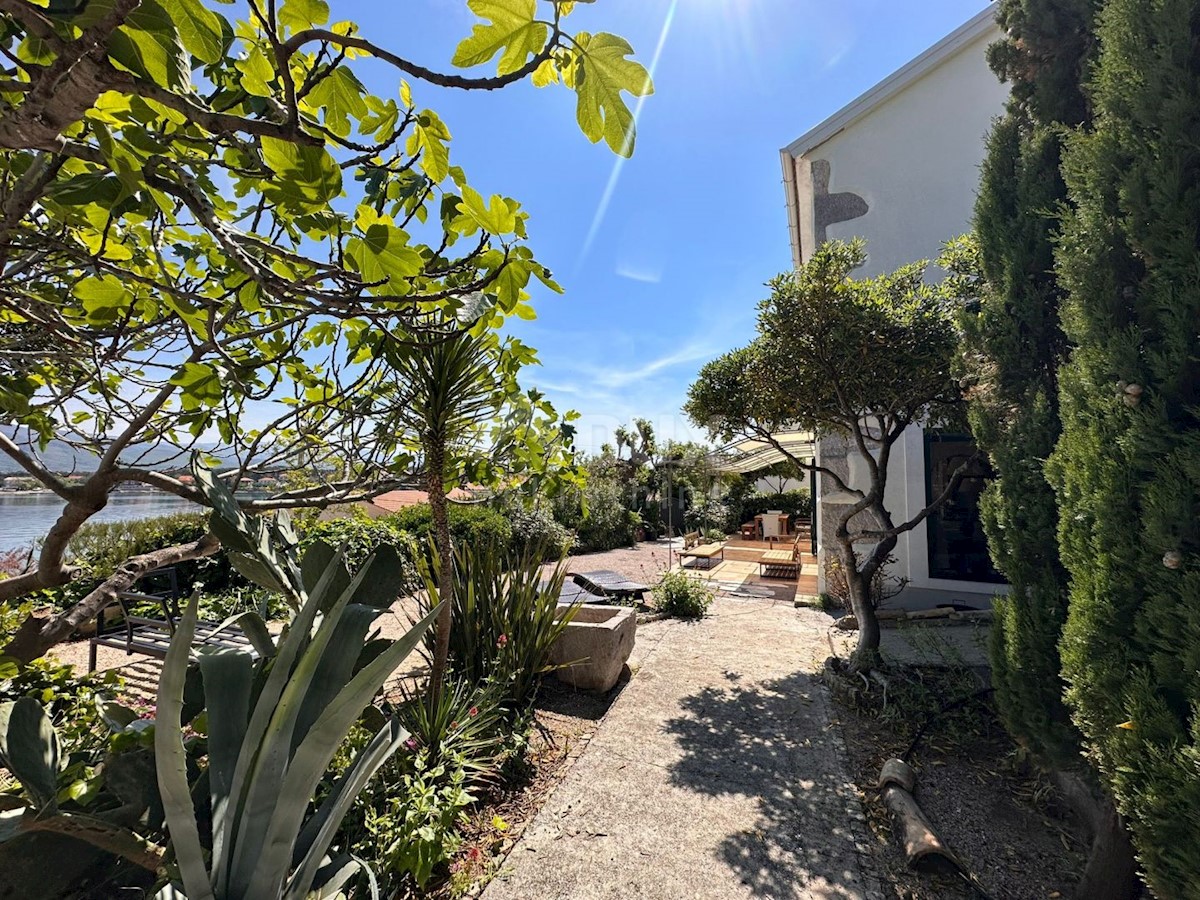 ISOLA DI KRK, ŠILO - Villa in pietra a 30 metri dal mare