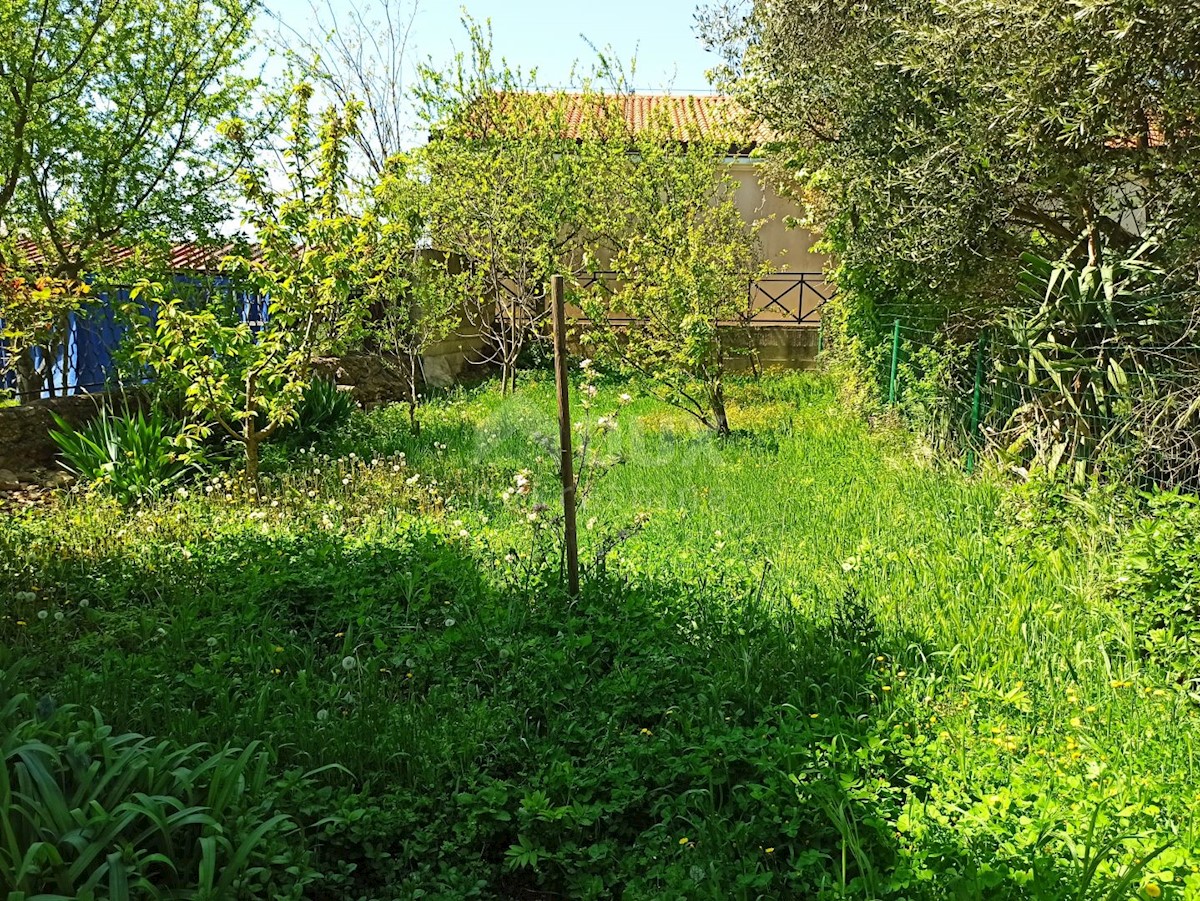 ISTRIA, LIŽNJAN Casa in pietra a Šišan con piscina, garage e ampio giardino