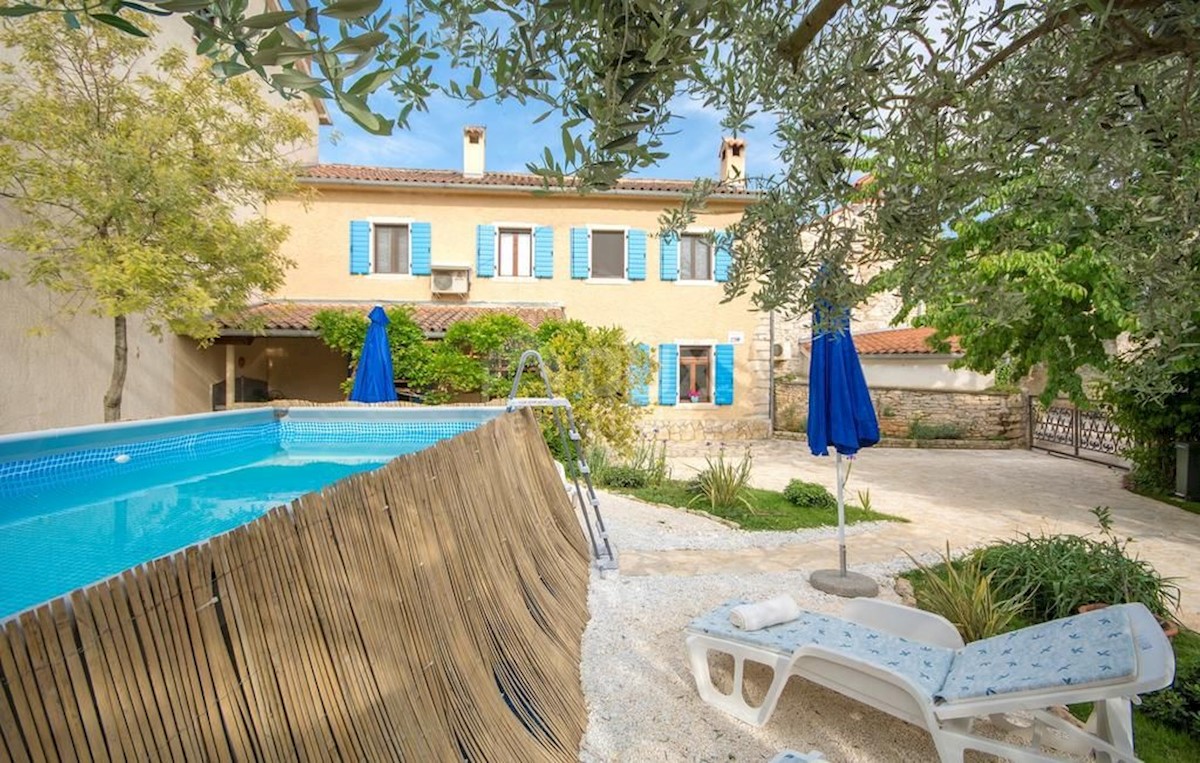 ISTRIA, LIŽNJAN Casa in pietra a Šišan con piscina, garage e ampio giardino