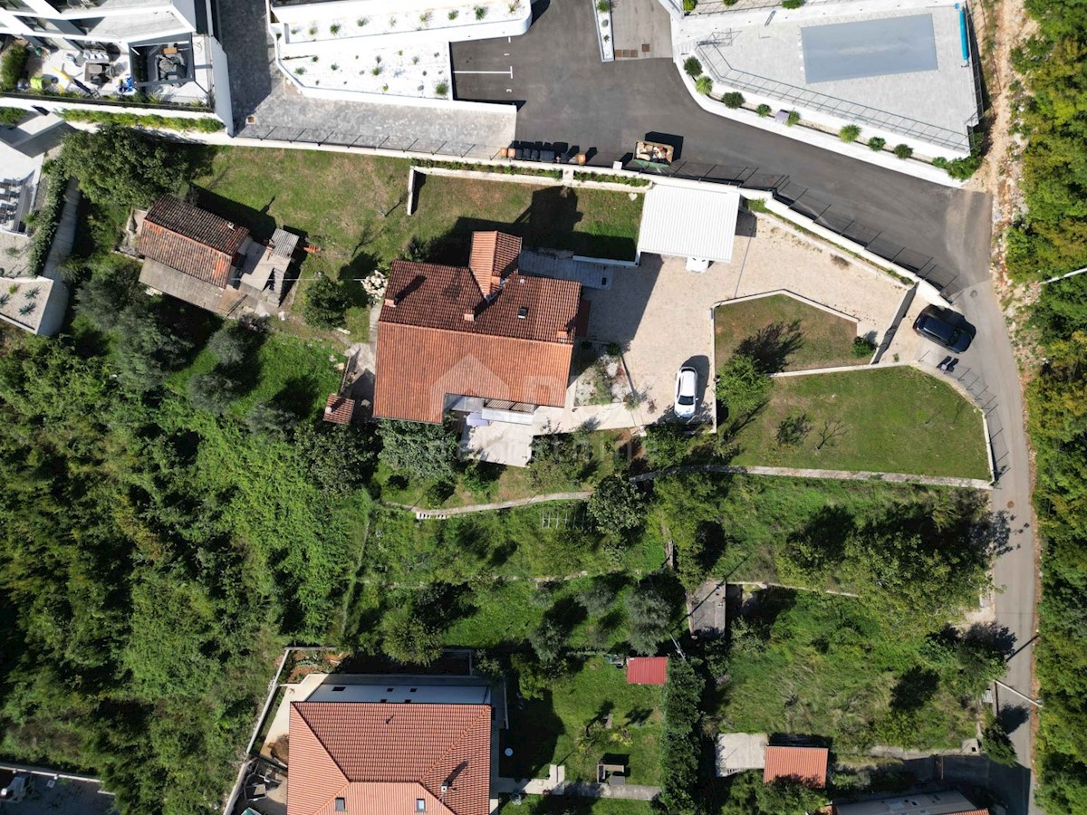 OPATIJA, CENTRO - terreno 921m2, nel centro di Opatija con permesso di costruzione per una villa con piscina, vista panoramica sul mare