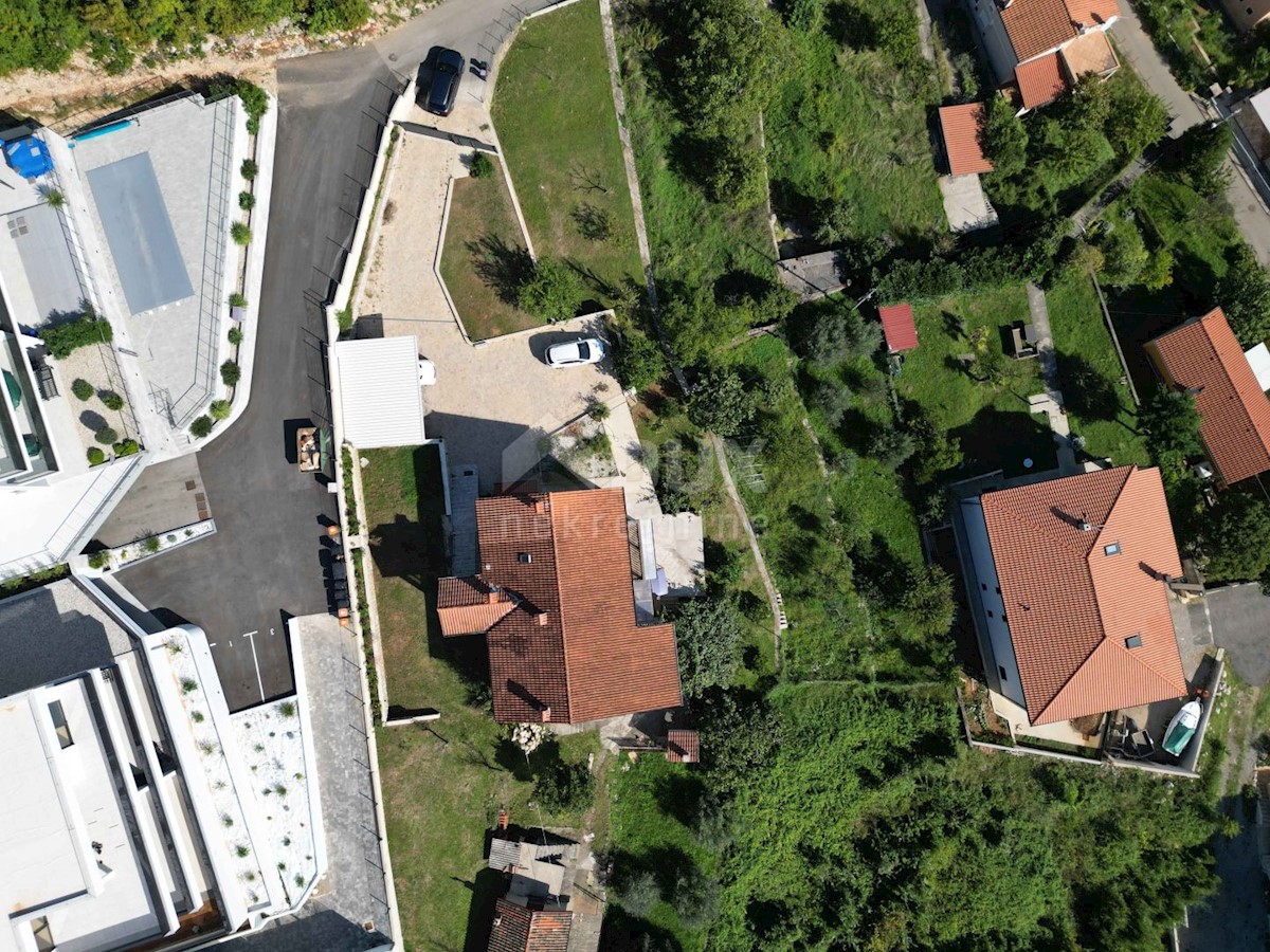 OPATIJA, CENTRO - terreno 921m2, nel centro di Opatija con permesso di costruzione per una villa con piscina, vista panoramica sul mare