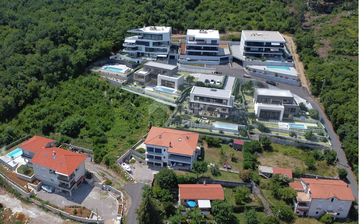 OPATIJA, CENTRO - terreno 921m2, nel centro di Opatija con permesso di costruzione per una villa con piscina, vista panoramica sul mare