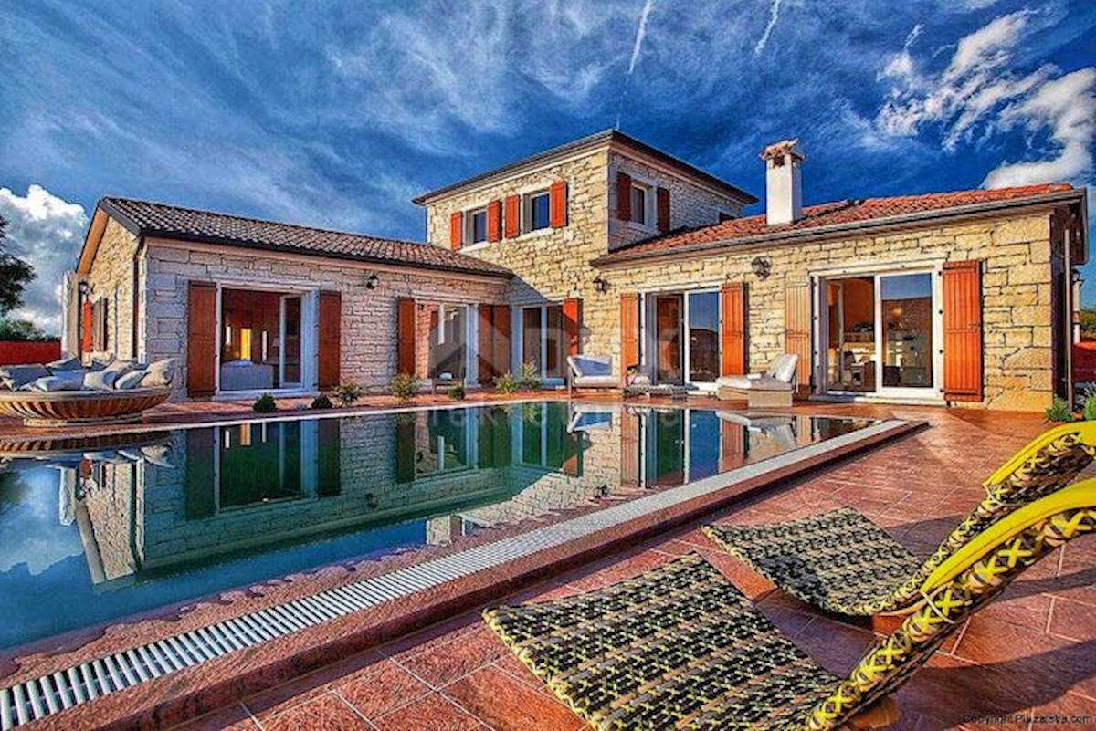 ISTRIA, SVETVINČENAT - Villa in pietra con piscina in ambiente minerario