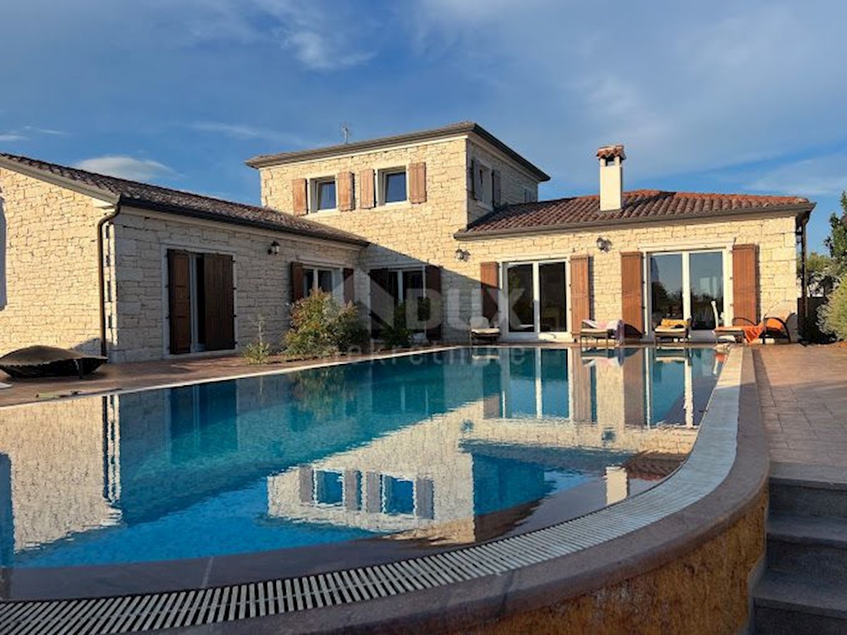 ISTRIA, SVETVINČENAT - Villa in pietra con piscina in ambiente minerario