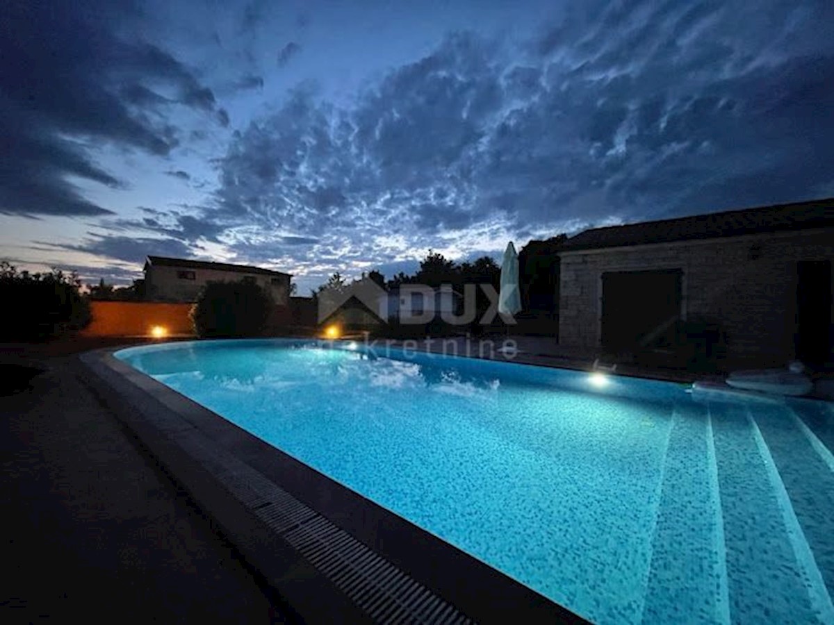 ISTRIA, SVETVINČENAT - Villa in pietra con piscina in ambiente minerario