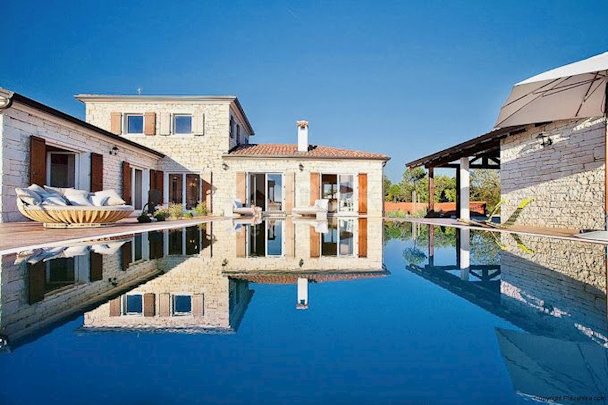 ISTRIA, SVETVINČENAT - Villa in pietra con piscina in ambiente minerario