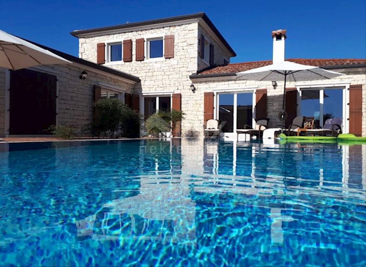 ISTRIA, SVETVINČENAT - Villa in pietra con piscina in ambiente minerario