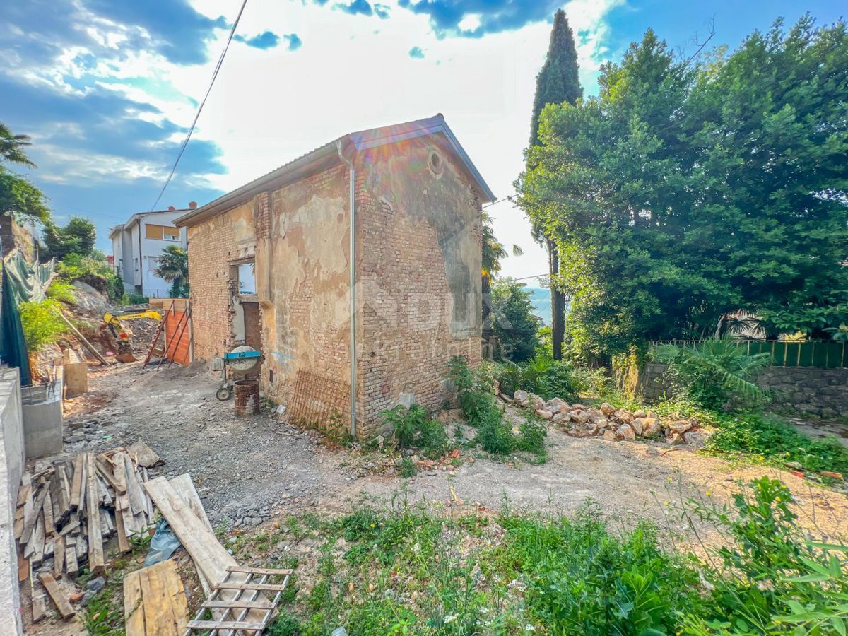 ABBAZIA, CENTRO - casa rustica in pietra con giardino sopra il centro di Abbazia, vista mare