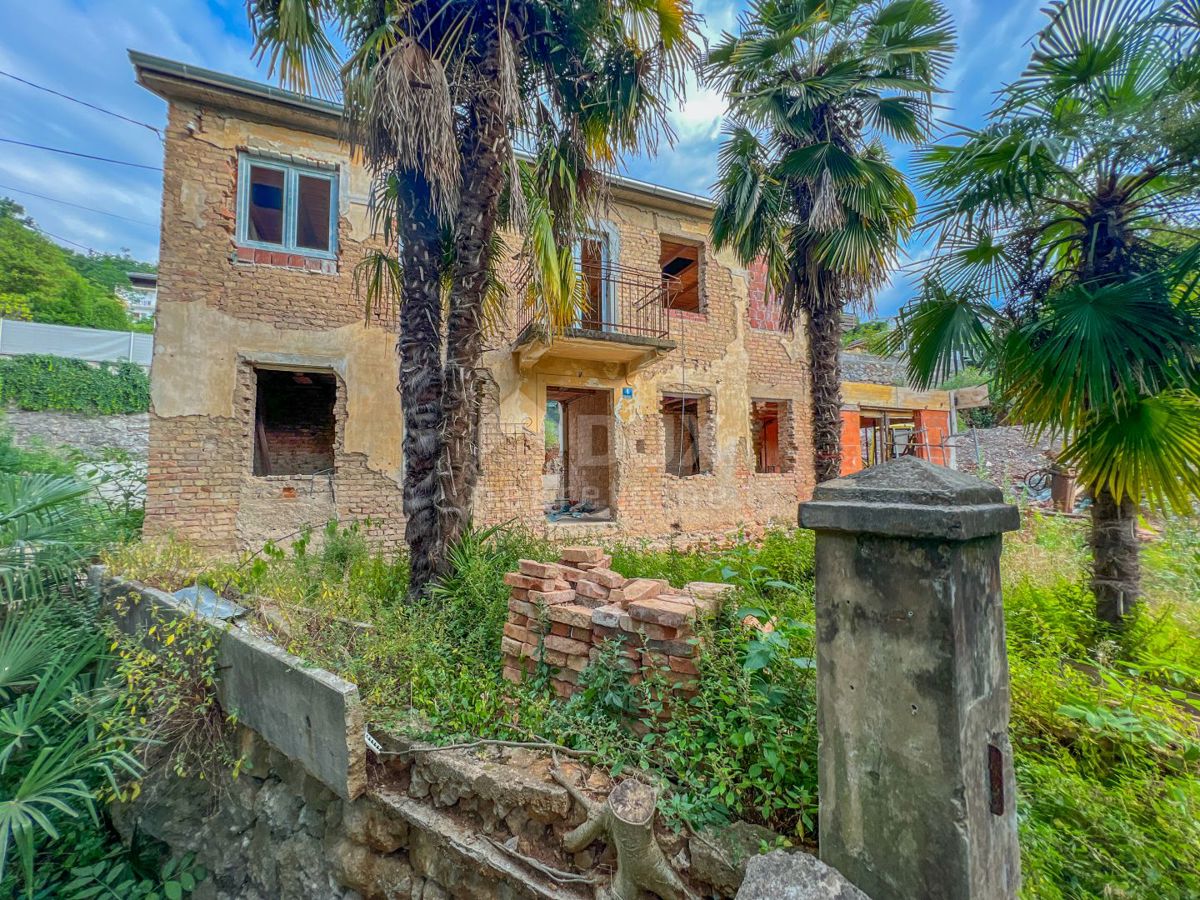 ABBAZIA, CENTRO - casa rustica in pietra con giardino sopra il centro di Abbazia, vista mare