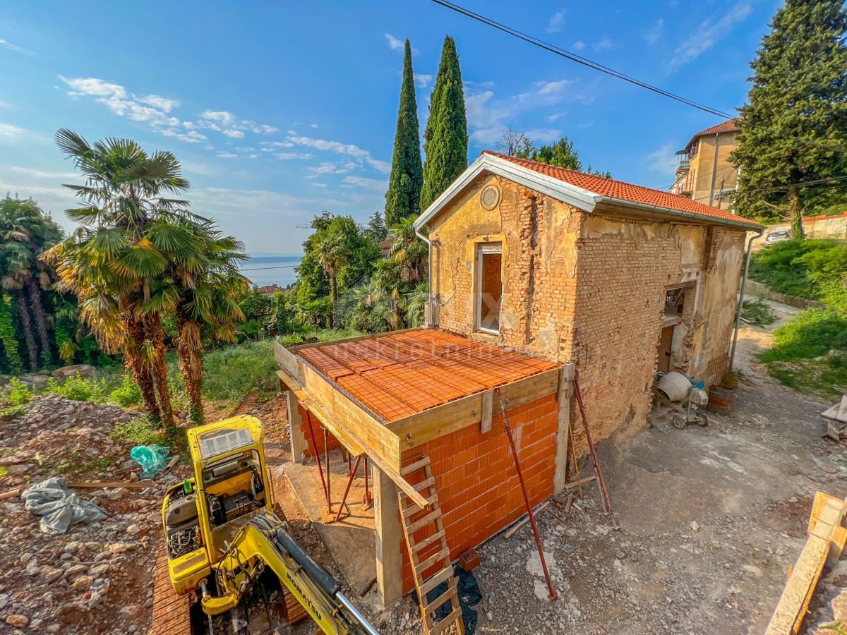 ABBAZIA, CENTRO - casa rustica in pietra con giardino sopra il centro di Abbazia, vista mare