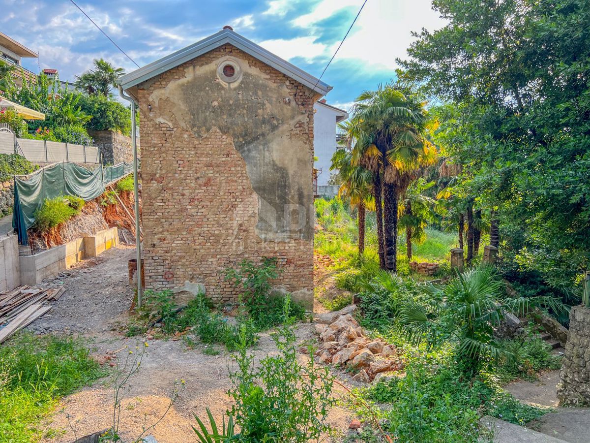 ABBAZIA, CENTRO - casa rustica in pietra con giardino sopra il centro di Abbazia, vista mare