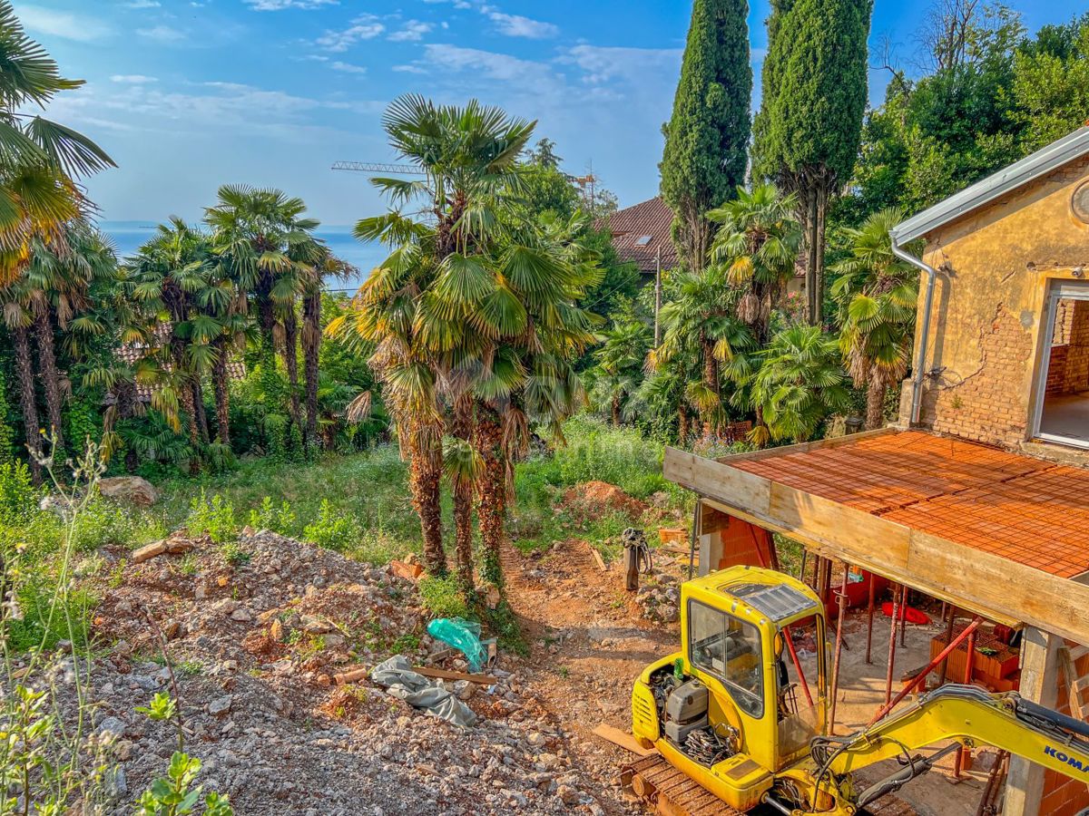 ABBAZIA, CENTRO - casa rustica in pietra con giardino sopra il centro di Abbazia, vista mare