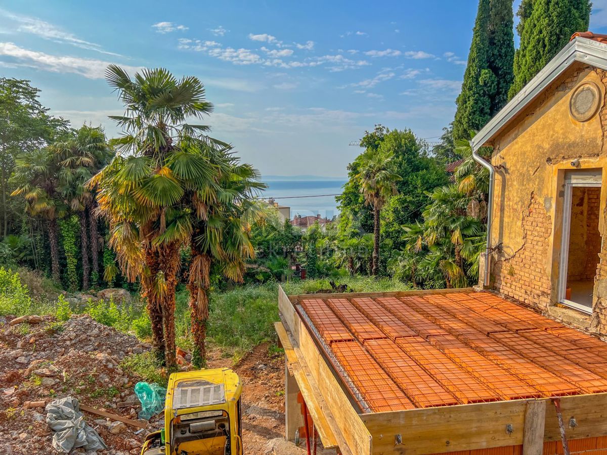 ABBAZIA, CENTRO - casa rustica in pietra con giardino sopra il centro di Abbazia, vista mare