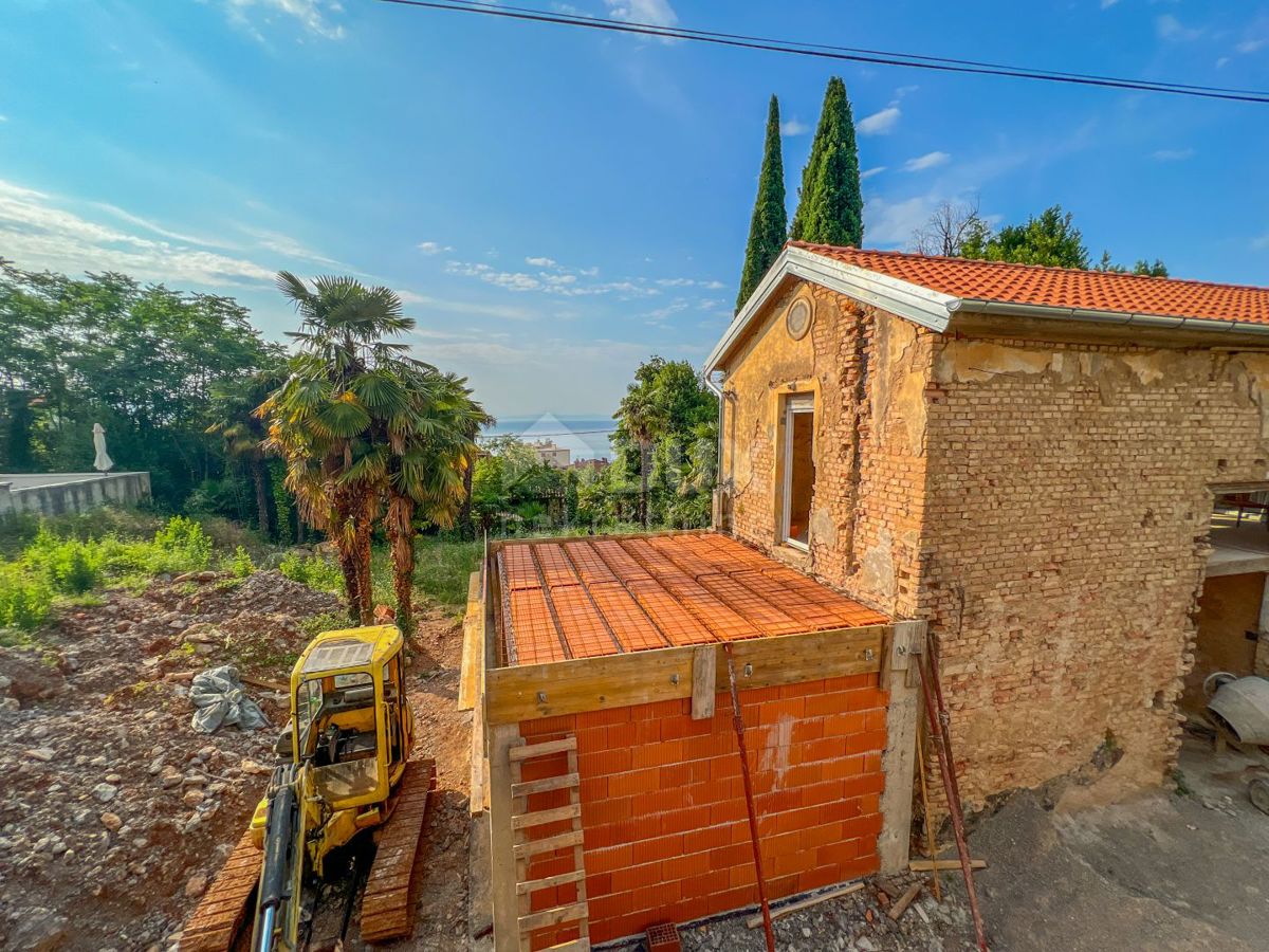 ABBAZIA, CENTRO - casa rustica in pietra con giardino sopra il centro di Abbazia, vista mare