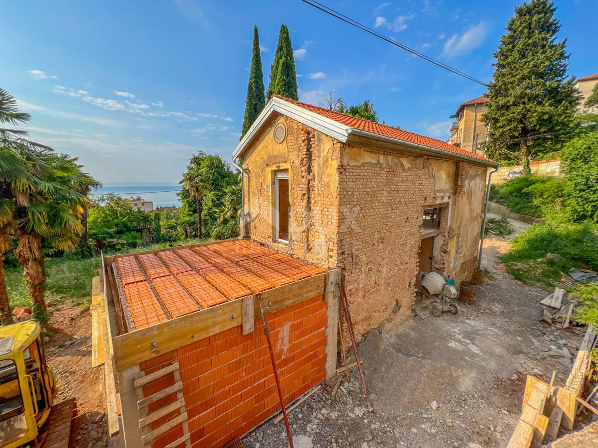 ABBAZIA, CENTRO - casa rustica in pietra con giardino sopra il centro di Abbazia, vista mare