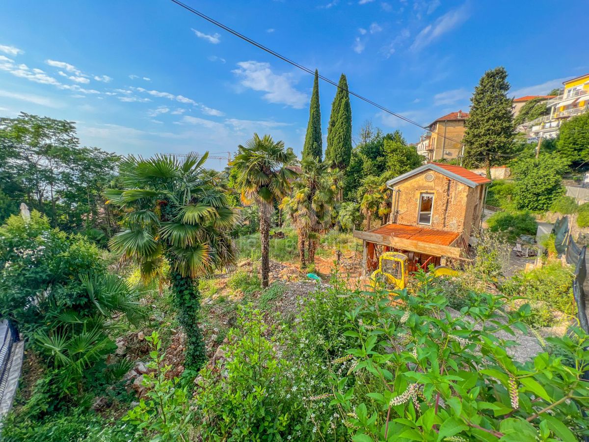 ABBAZIA, CENTRO - casa rustica in pietra con giardino sopra il centro di Abbazia, vista mare