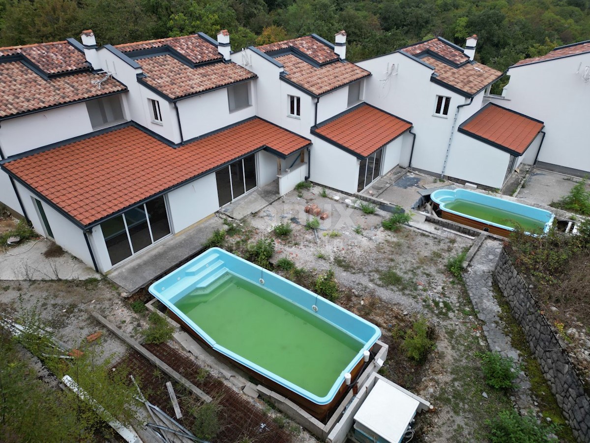 OPATIJA, IČIĆI, POLJANE- case a schiera 590m2, 5 unità con vista mare e 2 piscine + ambiente 700m2