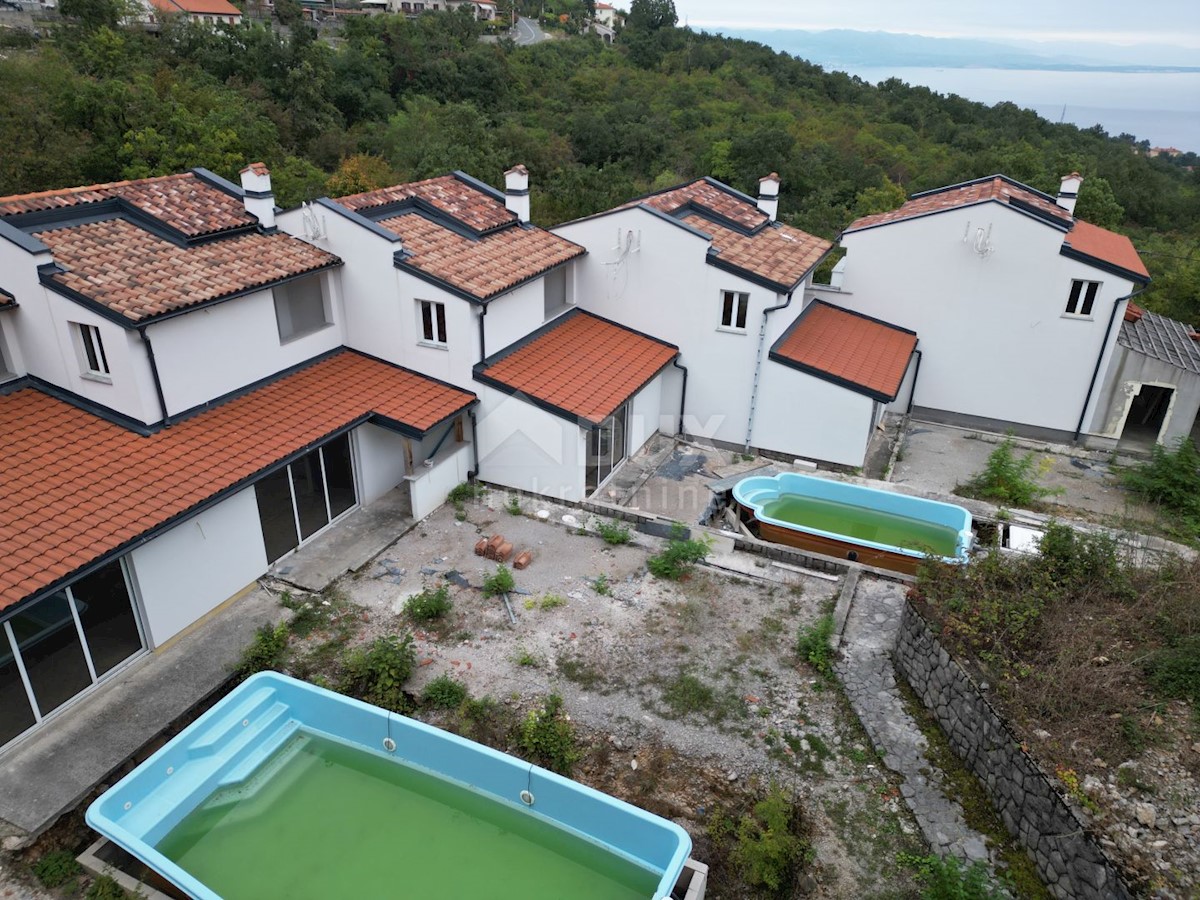 OPATIJA, IČIĆI, POLJANE- case a schiera 590m2, 5 unità con vista mare e 2 piscine + ambiente 700m2