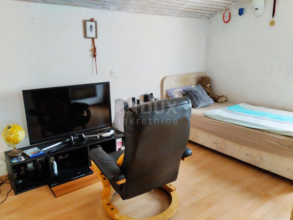 ISTRIA, PARENZO - Casa bifamiliare con 2 appartamenti e ampio giardino