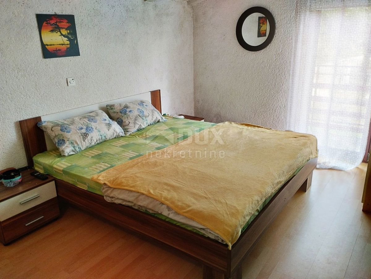 ISTRIA, PARENZO - Casa bifamiliare con 2 appartamenti e ampio giardino