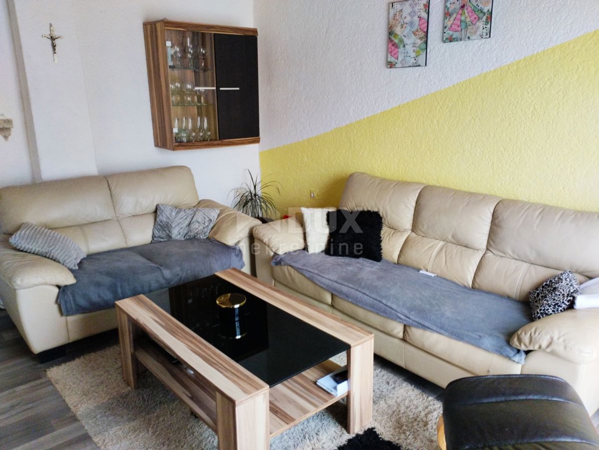 ISTRIA, PARENZO - Casa bifamiliare con 2 appartamenti e ampio giardino