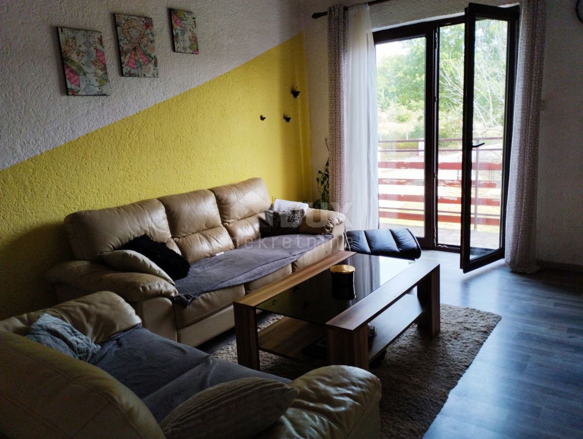 ISTRIA, PARENZO - Casa bifamiliare con 2 appartamenti e ampio giardino